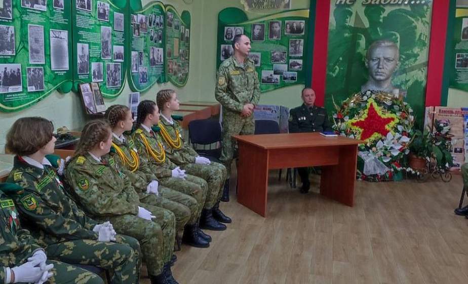 Представители Гродненской пограничной группы провели урок Памяти для учащихся СШ №3 имени В.М. Усова города Гродно