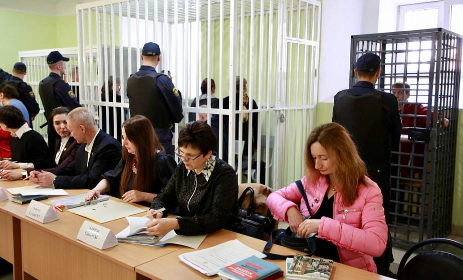 «Ты зря это сделал». Обвиняемый в терроризме Павел Сава обратился к Николаю Автуховичу во время судебного заседания