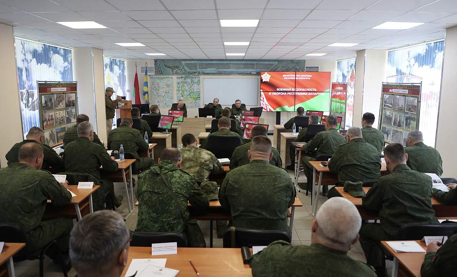 В Минской области прошли ежегодные сборы «Военная безопасность и оборона государства». Участие в сборах принял губернатор Гродненской области Владимир Караник  