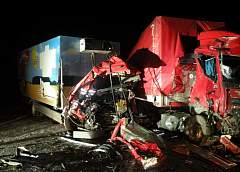 В Слонимском районе в лобовую столкнулись две фуры