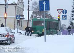 Снегопад в Гродно в очередной раз подкинул проблем водителям (ФОТО)