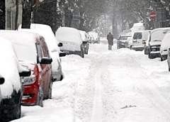 В Гродно пьяный бомж не удержался на ногах и ударился об автобус