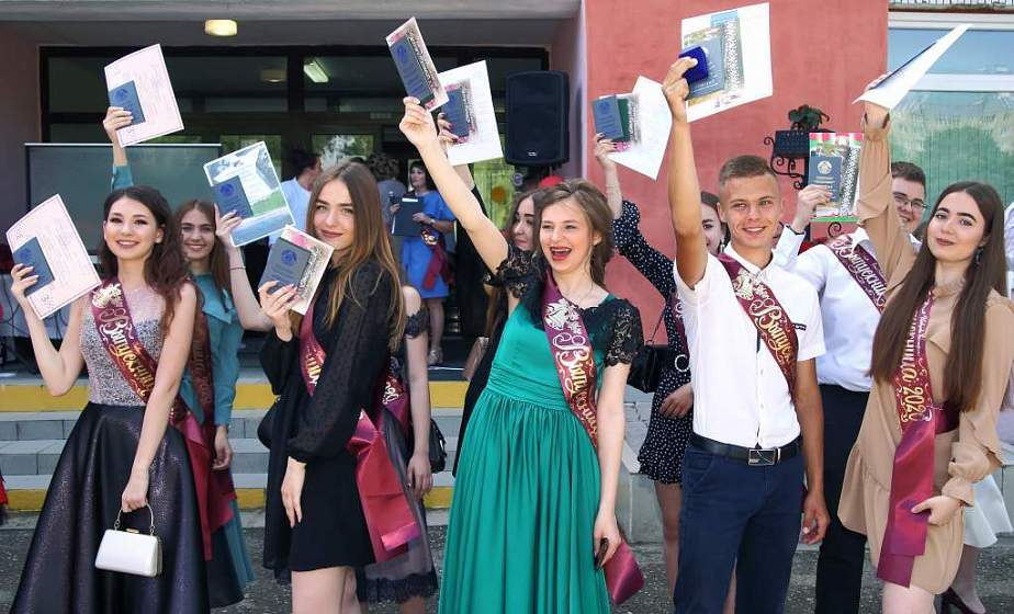 Выпускные вечера: каким будет прощание со школой у выпускников Гродненщины