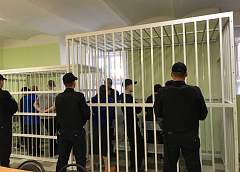 На вопросы предпочитает не отвечать. В суде допросили Николая Автуховича