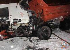 В Гродно на ж/д переезде снегоуборочный МАЗ столкнулся с поездом