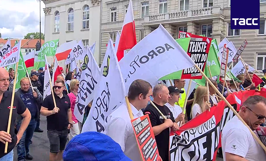 Польские аграрии устроили акцию протеста в Варшаве из-за инфляции и политики властей