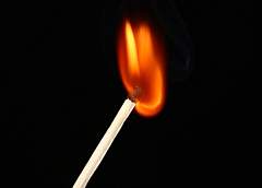 В порыве гнева муж облил супругу бензином и поджег