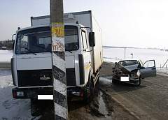 "Жигули" врезались в МАЗ. Возможно, водитель легкового авто умер еще до аварии