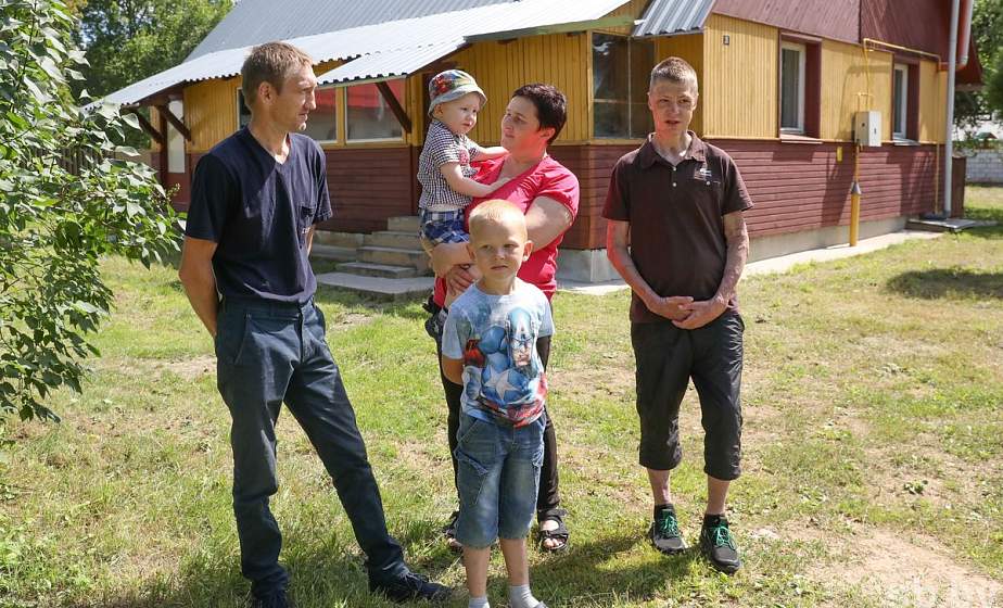 Как сегодня живет Рома Когодовский, вынесший из горящего дома младшего брата