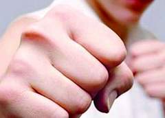 Пьяные мужчина и женщина в Ивьевском районе избили одинокого старика