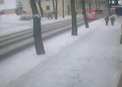 В Гродно таксист сбил студентку и провез ее на капоте 34 метра (ВИДЕО)