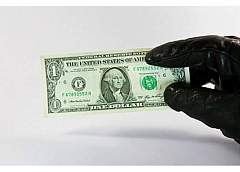 У лидчанина из гаража украли около 4 тысяч долларов