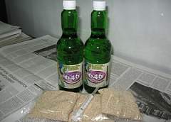 Жительница Волковыска пыталась продать сотрудникам налоговой инспекции 5 литров растворителя и 2 кг семян мака