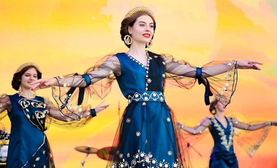 Фотофакт: В Свислочи состоялась торжественная церемония открытия каравая-феста «Бацькава булка»