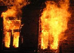 Двое 24-летних парней спасли от гибели на пожаре жителя Островца