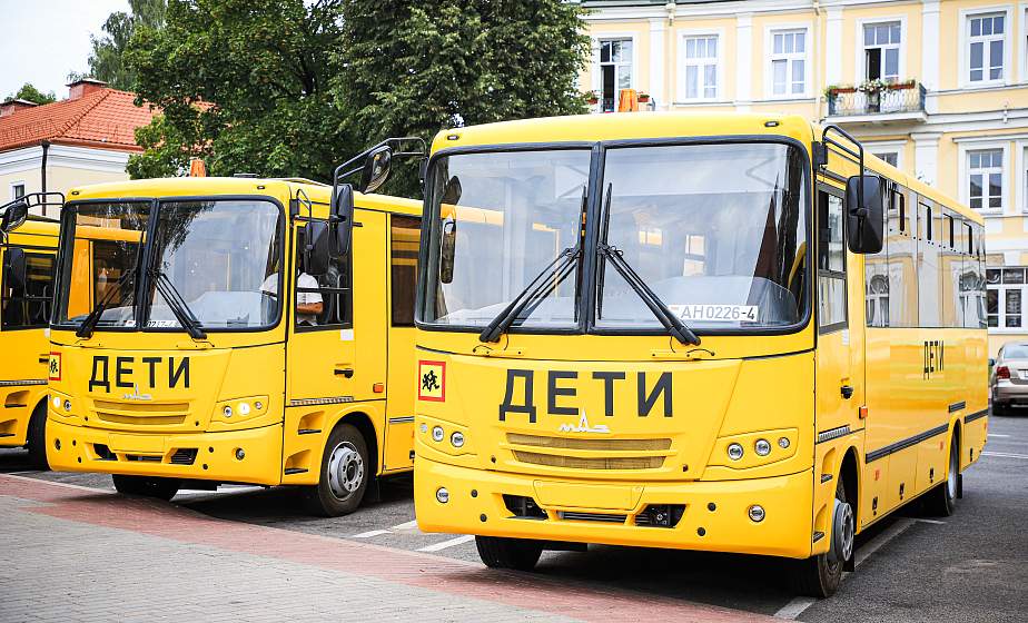 Пять районов области накануне учебного года получили новые школьные автобусы (+видео)