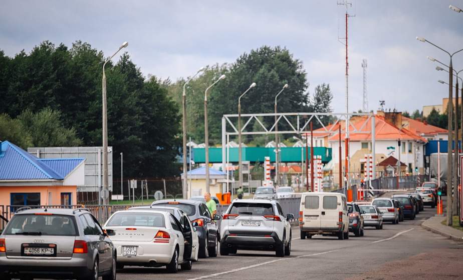 За час – ни одного легкового авто, время ожидания – до 4 суток. Корреспонденты «ГП» побывали в пункте пропуска «Берестовица» и узнали, как обстоят дела с очередью на границе (+видео)