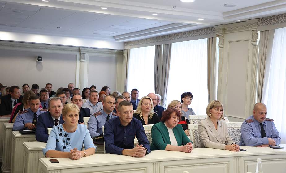 В облисполкоме наградили работников учреждений и организаций, принявших активное участие в организации и проведении XIII Республиканского фестиваля национальных культур