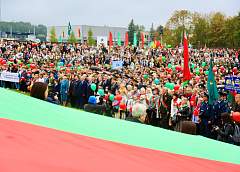 Флешмобы, марафоны, слет патриотов. Как Гродненщина подготовилась к празднованию Дня народного единства?