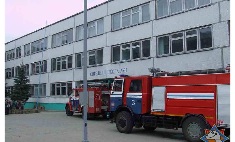 В Гродно из СШ №32 эвакуировали более 380 школьников и педагогов (ФОТО)