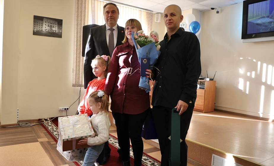 В Гродно поздравили мам, родивших малышей в День матери
