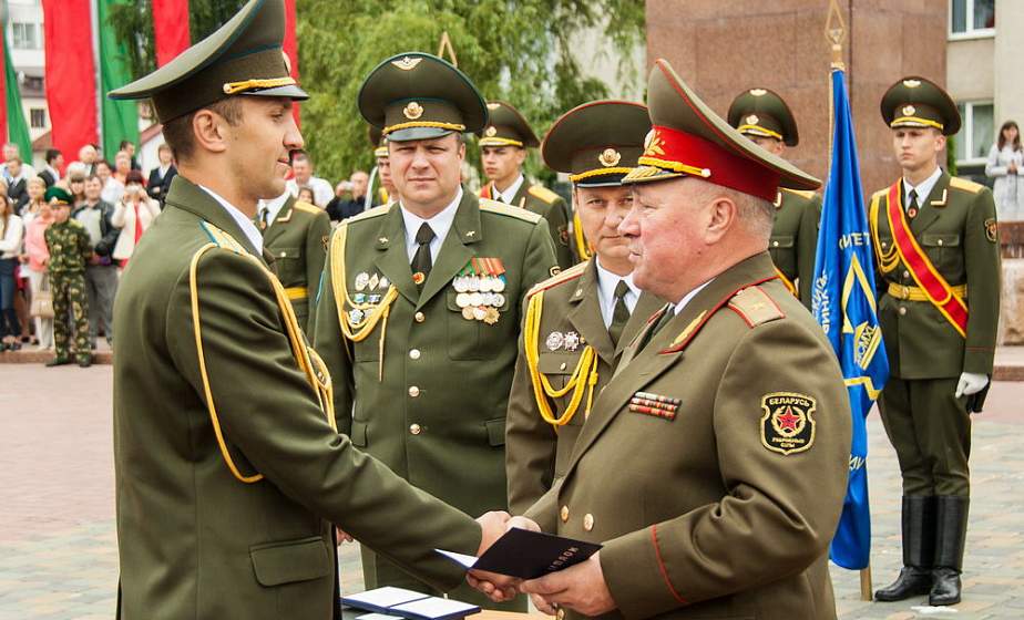 Выпускникам военного факультета ГрГУ вручили дипломы