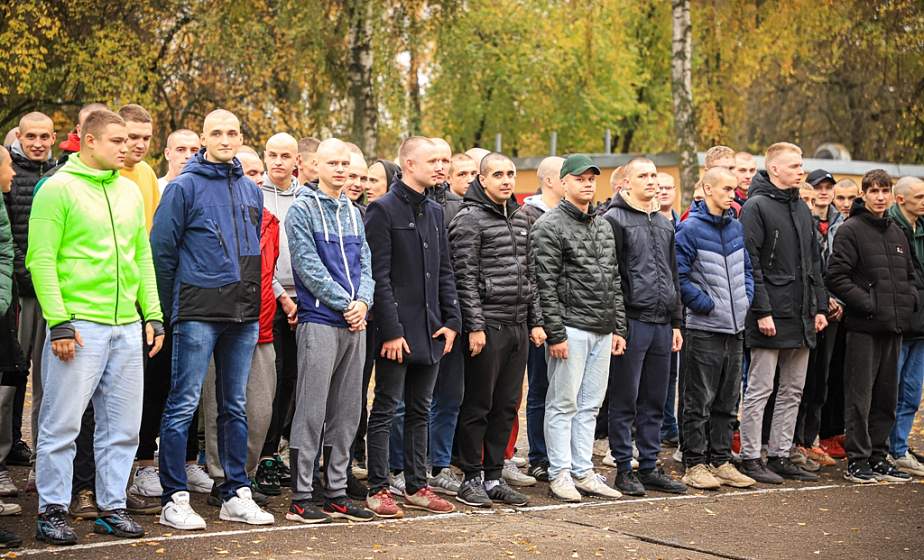Призывники Гродненской области отправились на воинскую службу 