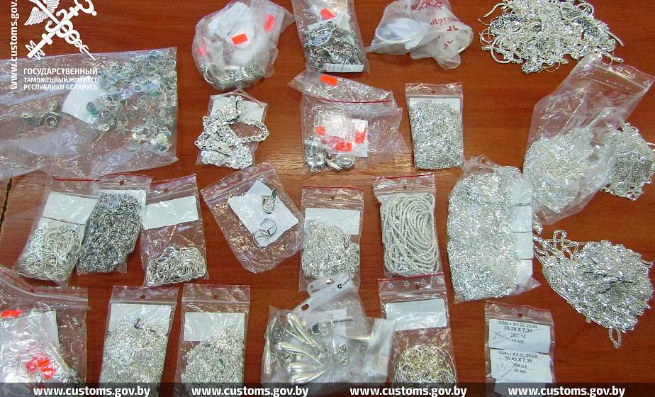 Более 500 ювелирных украшений белорус попытался незаконно ввезти в страну из Польши
