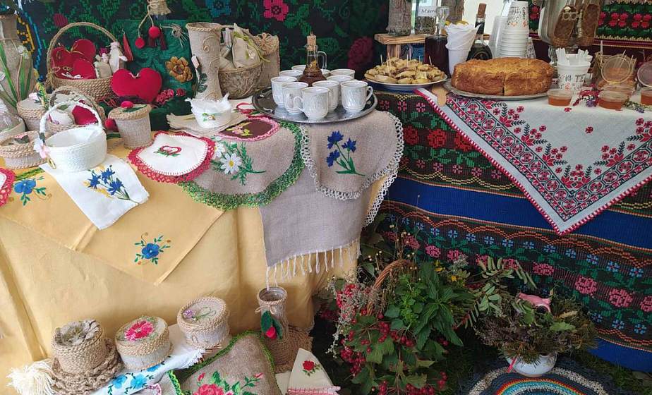 І грэюць, і лечаць, і танізуюць. Брэндавыя рэцэпты травянога чая на зіму ад умельцаў Гродзеншчыны