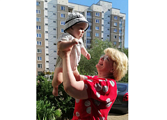 Лилия Кирьяк, депутат Палаты представителей Национального собрания Беларуси, поделилась семейными традициями празднования новогодних праздников и рассказала о самом ценном подарке