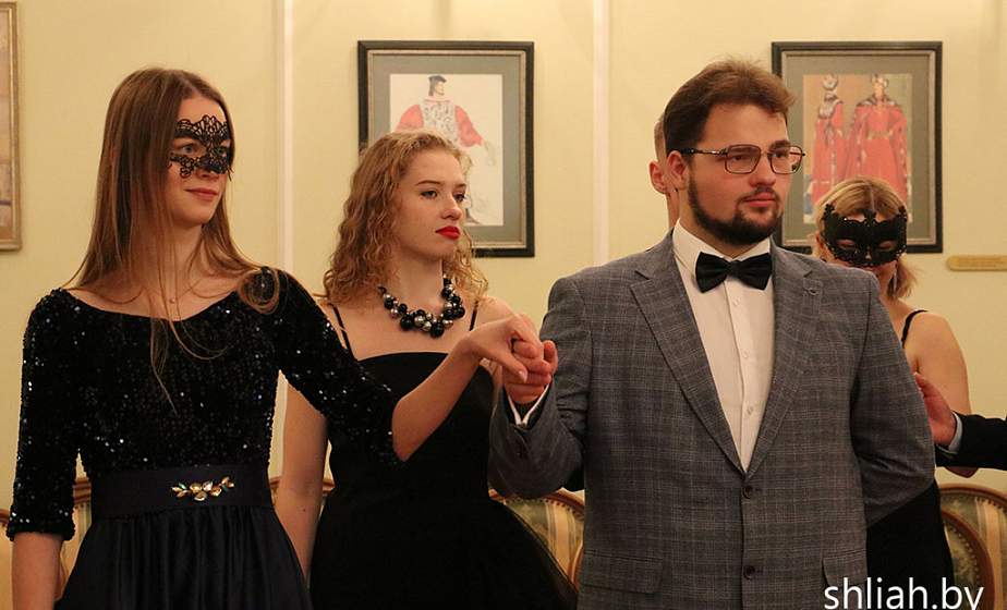 Рождественский молодежный бал прошёл в музее-усадьбе Михала Клеофаса Огинского в Сморгони