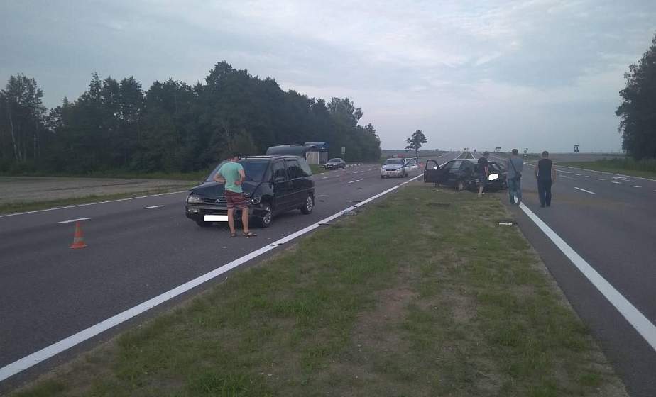 Авария на М6 под Щучином: один из водителей в реанимации. Комментарий ГАИ по факту ДТП