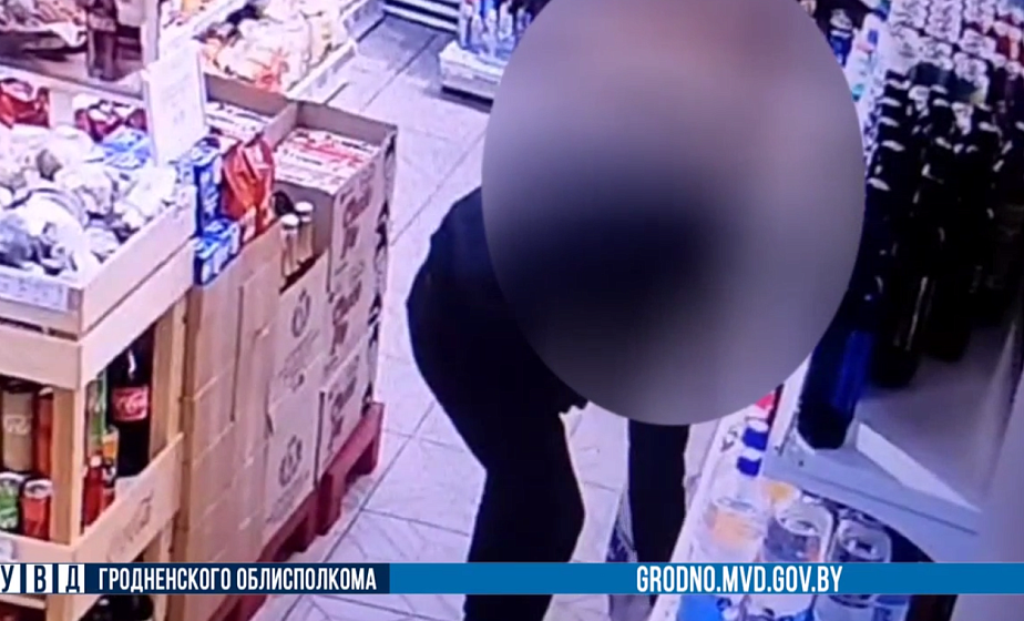 В Гродно мужчина решил пронести "мимо кассы" спиртное, а когда его заметили, стал убегать
