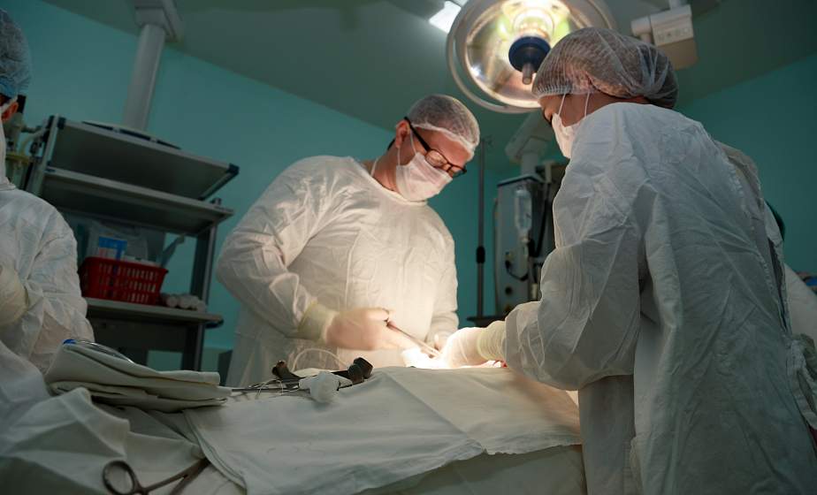 Операция «чистые сосуды». Как хирурги университетской клиники используют высокоэффективные методы лечения артерий и вен – в совместном проекте «ГП» и главного управления здравоохранения