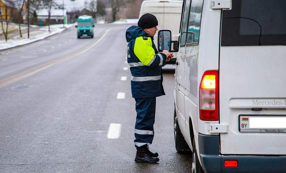 5 нарушителей за полчаса. Совместный рейд по проверке техосмотра провели сотрудники ГАИ и УП «Белтехосмотр» в Гродно (+видео)