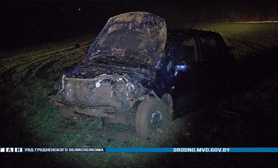 В Новогрудском районе водитель легковушки не справилась с управлением на повороте и вылетела в кювет