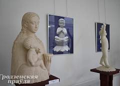 В Лиде открылась выставка работ известного скульптора Алексея Леонова (ФОТО)