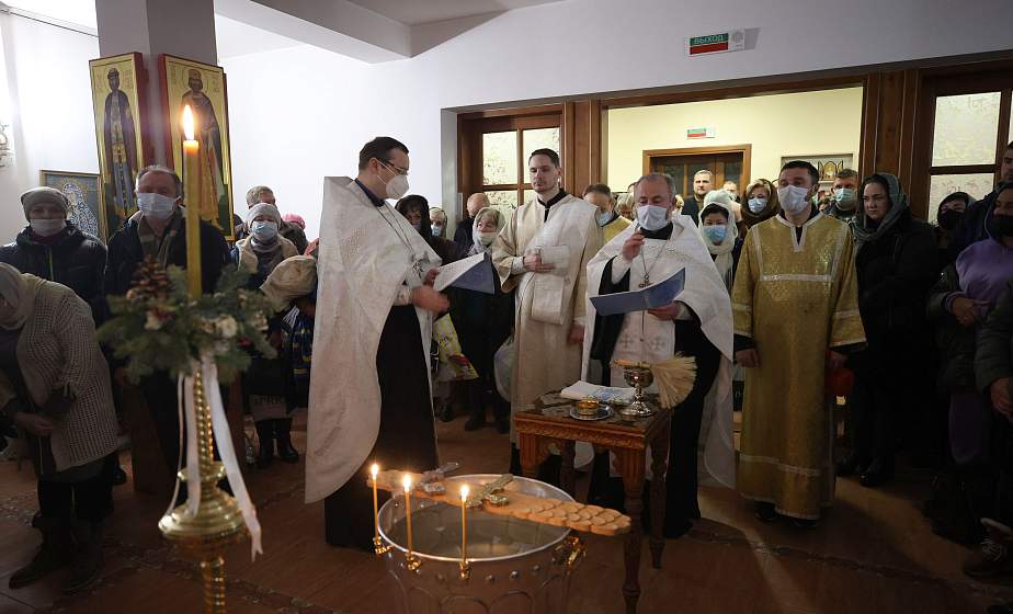 О силе крещенской воды и традиции окунания в прорубь. Пресс-секретарь Гродненской епархии рассказал, как вести себя в праздник Крещения Господня