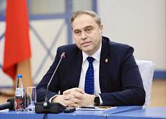 Владимир Караник рассказал о строительстве и реконструкции учреждений здравоохранения региона