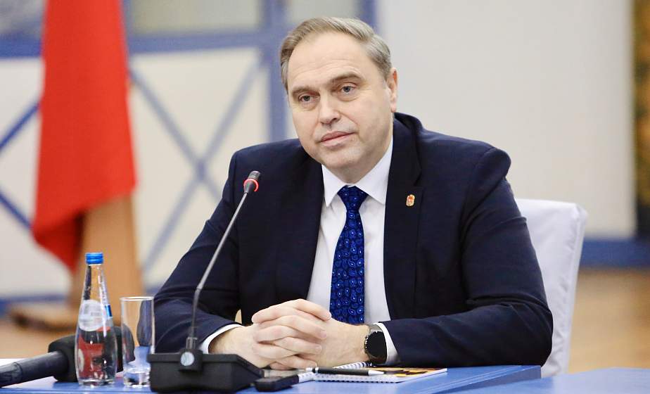 Владимир Караник рассказал о строительстве и реконструкции учреждений здравоохранения региона