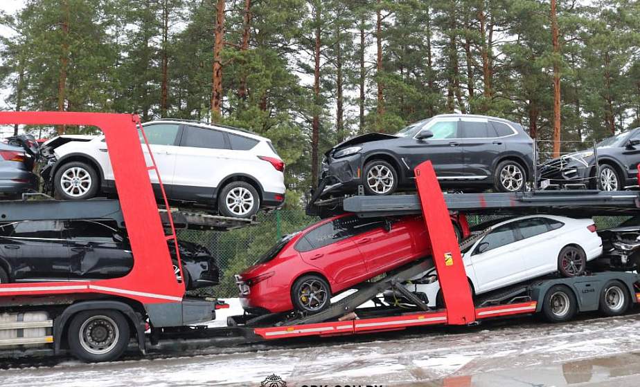 Подозрительные вещества и патрон обнаружили пограничники в автомобилях, въезжающих в Беларусь 