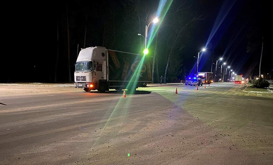 Пьяная женщина попала под колеса грузовика