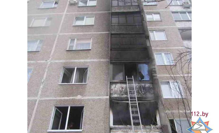 В многоэтажке по улице Щорса в Гродно загорелся балкон