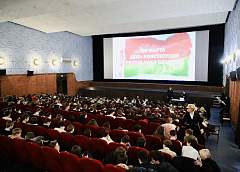 В День Конституции Республики Беларусь первый заместитель прокурора Гродненской области вручил паспорта юным жителям Гродненщины