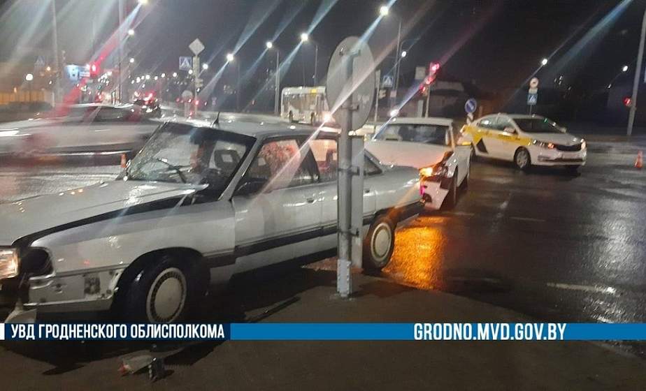 В Гродно столкнулись три легковых автомобиля
