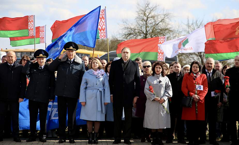 Митинг-реквием, приуроченный к 80-летней годовщине Хатынской трагедии, прошел у братской могилы в деревне Княжеводцы