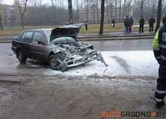 В Гродно «Фольксваген-Венто» врезался в другой автомобиль и загорелся