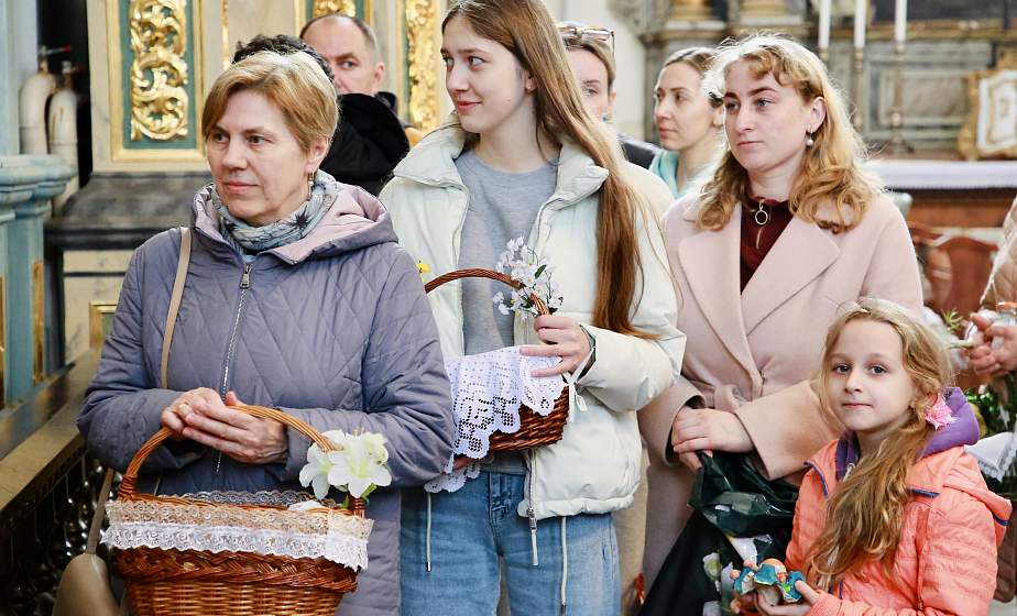 Великая Суббота: католические верующие готовятся к встрече Пасхи