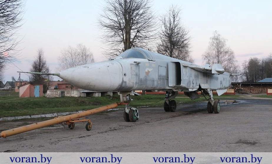 Самолет Су-24М из Брестской области передан Вороновскому району в качестве экспоната
