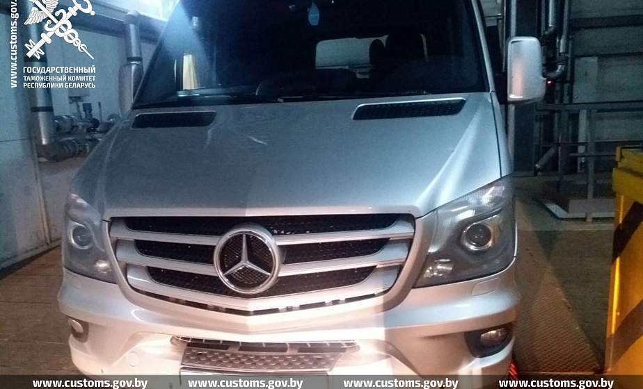 Водитель смастерил в машине тайники, чтобы ввезти на территорию ЕАЭС 27 кг гашиша и 1 кг марихуаны